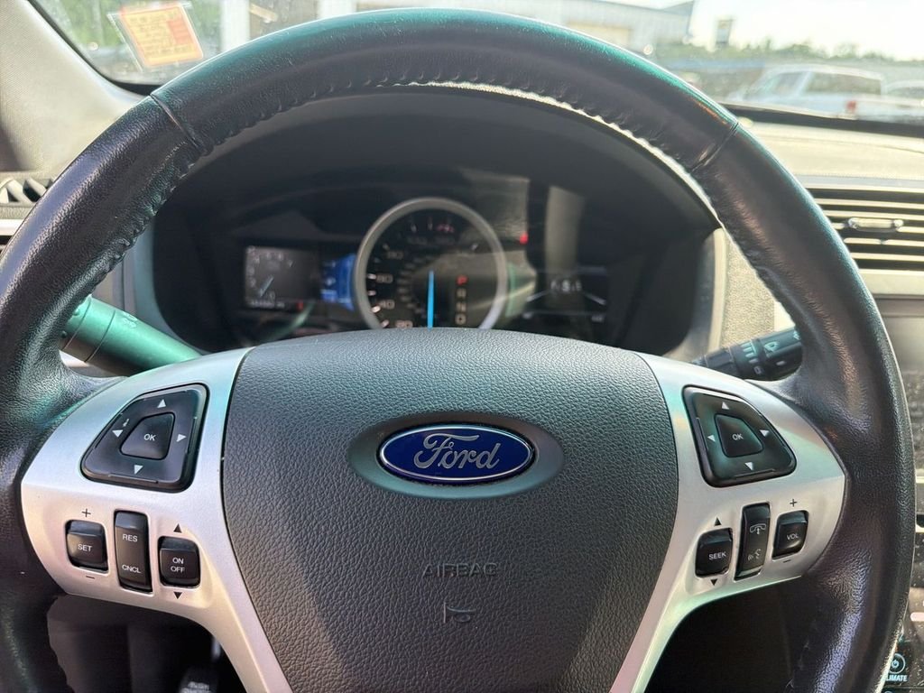 Used 2015 Silver Ford Limited image 11