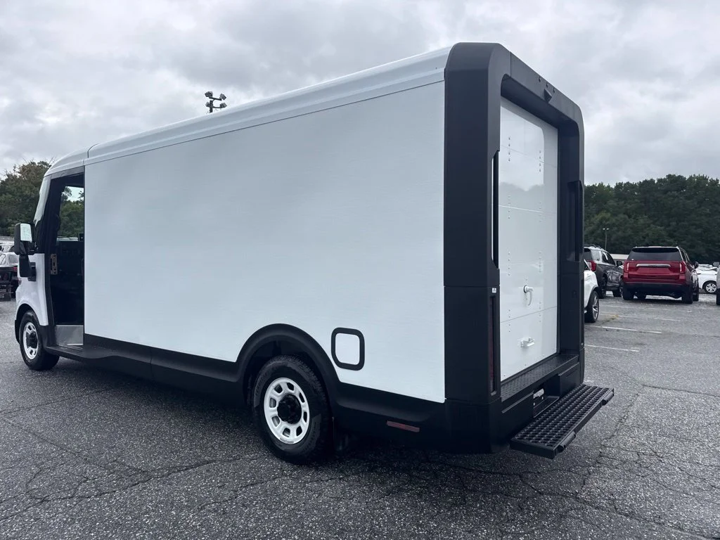 Used 2025 White Chevrolet 600 image 4