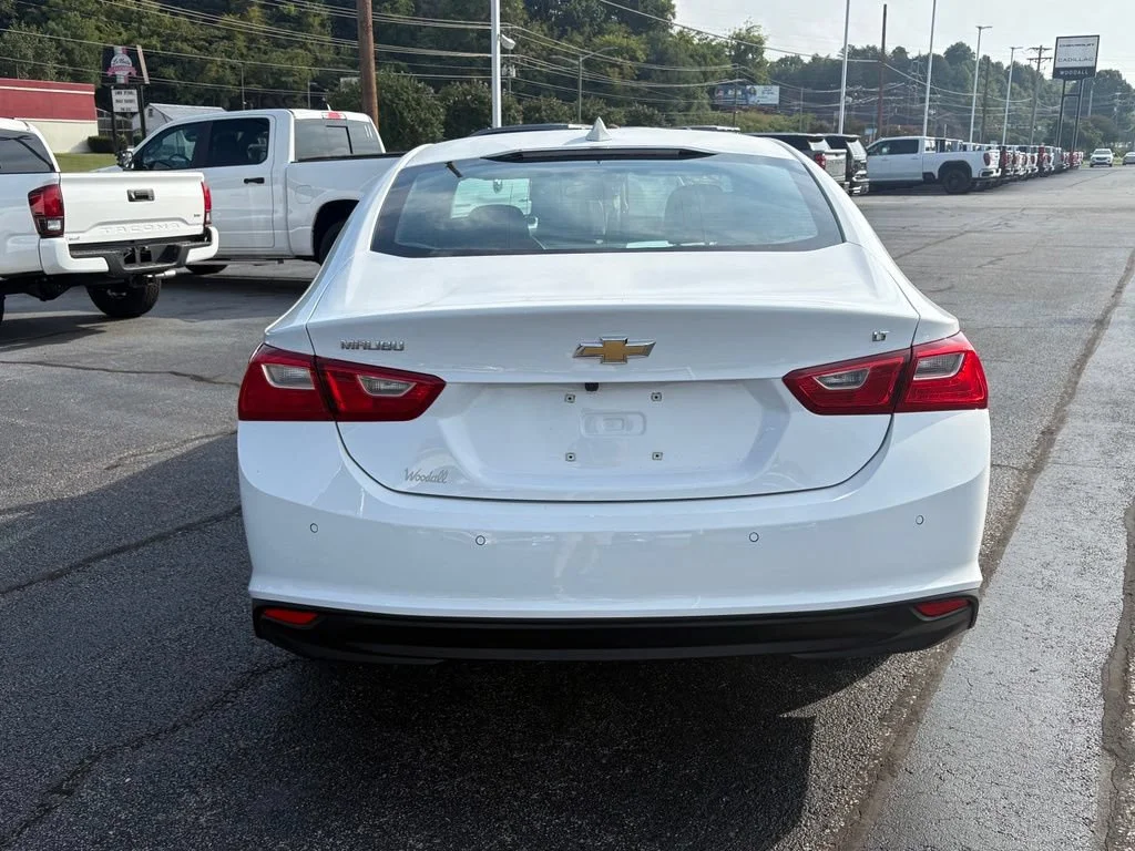 Used 2025 Summit White Chevrolet 1LT image 6