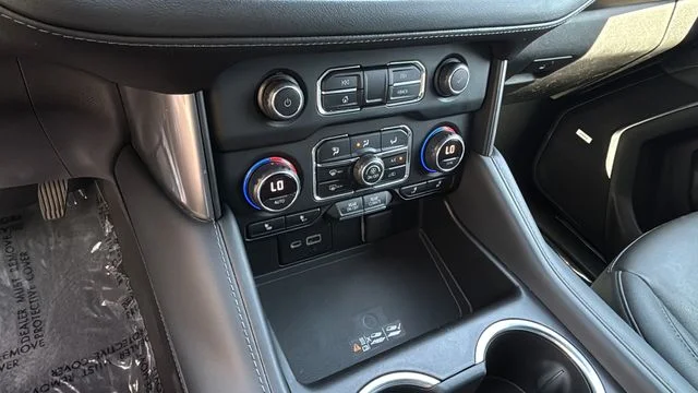Used 2021 Gray Chevrolet Z71 image 30