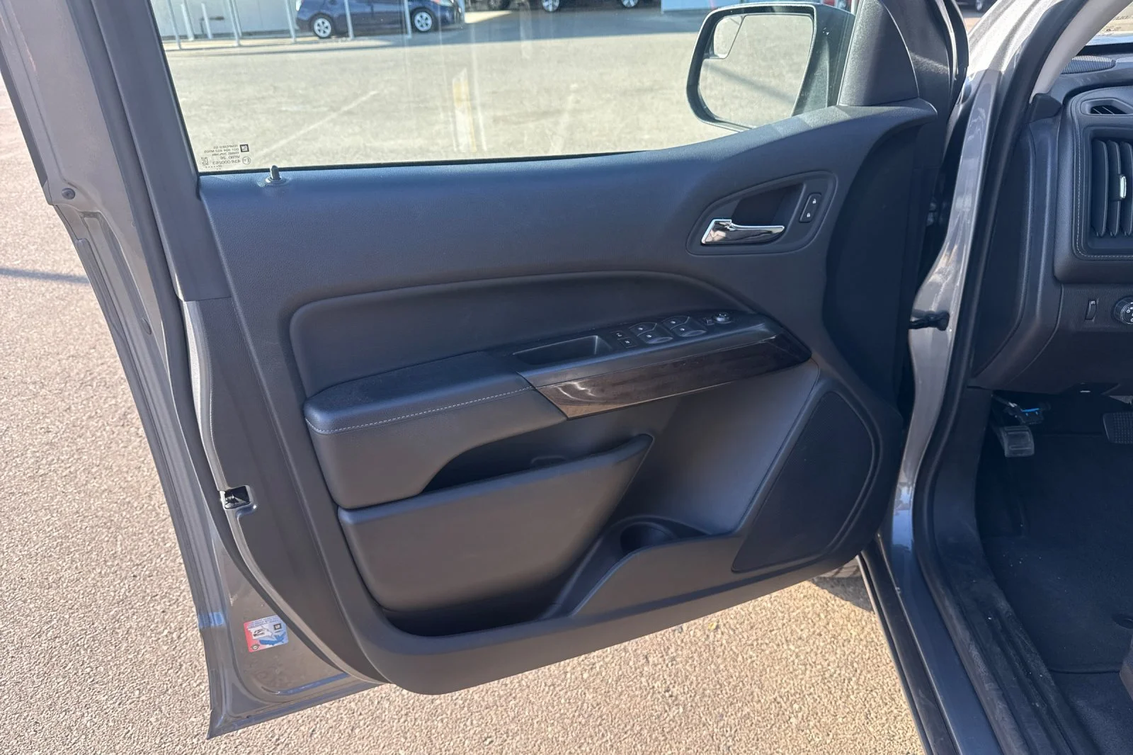 Used 2022 Gray GMC Elevation image 8