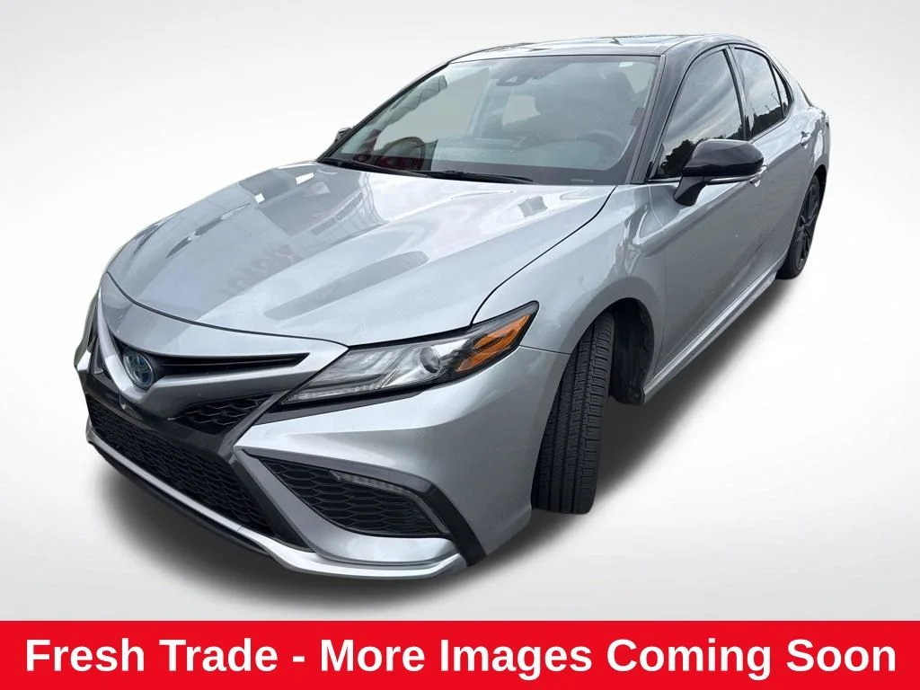 2023 Toyota Camry XSE Hybrid's photo