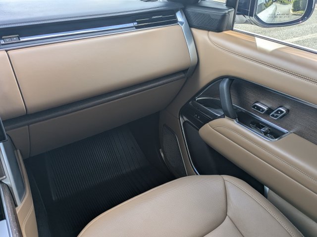 Certified Used 2024 White Land Rover Autobiography image 18