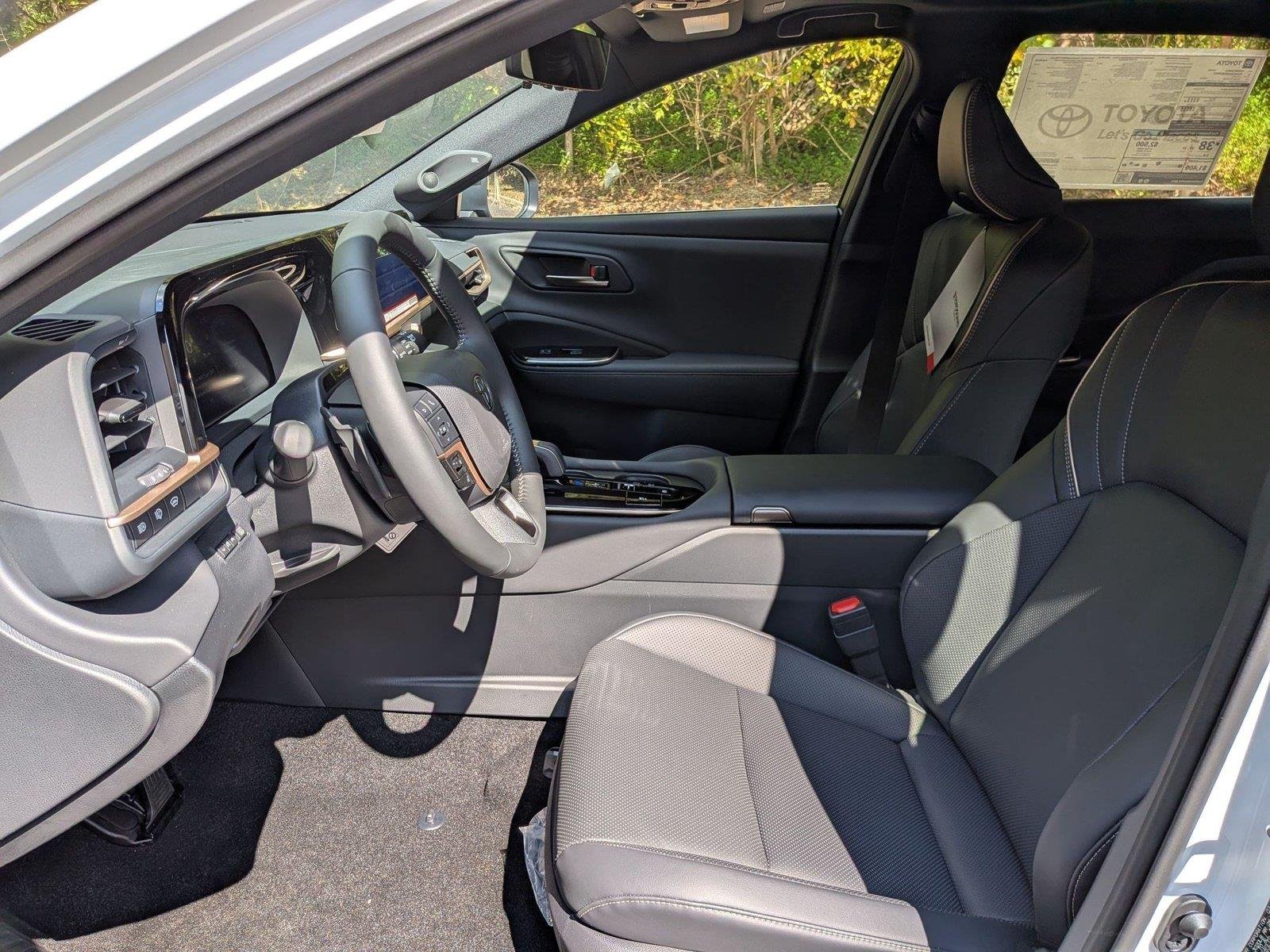 2025 Toyota Crown Signia Limited - Photo 14