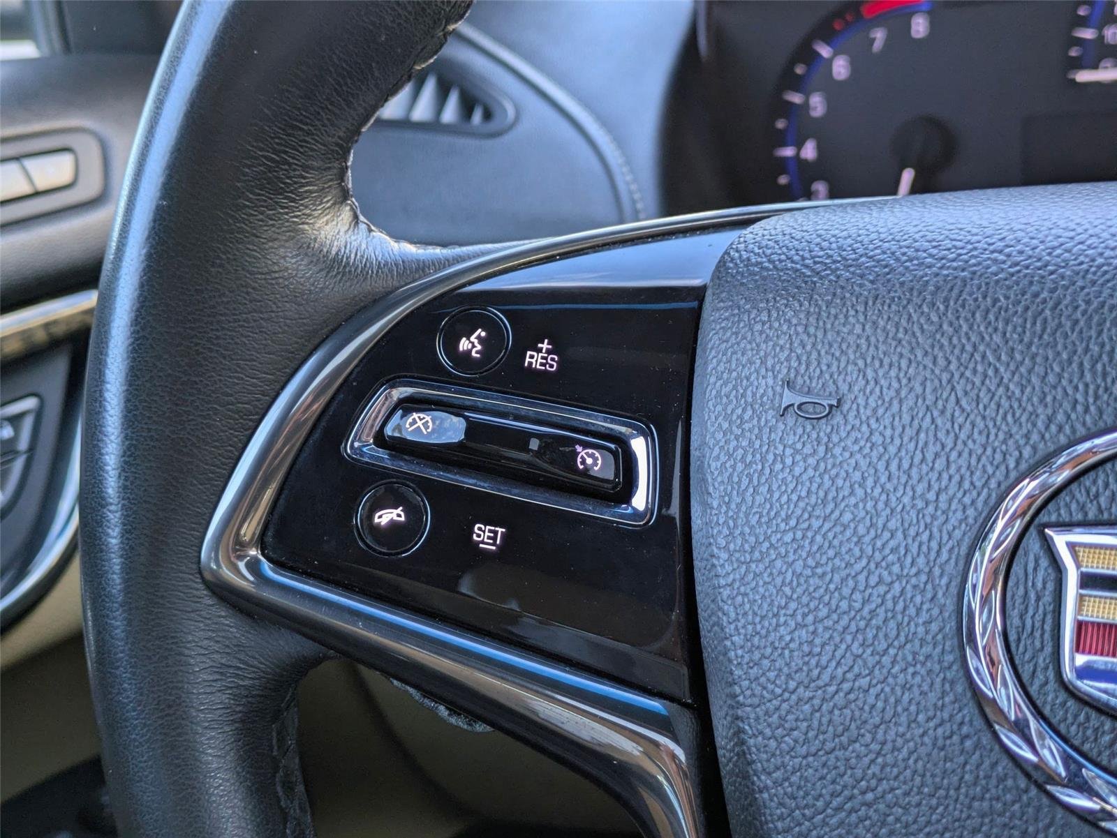 Used 2013 White Diamond Tricoat Cadillac Luxury image 17