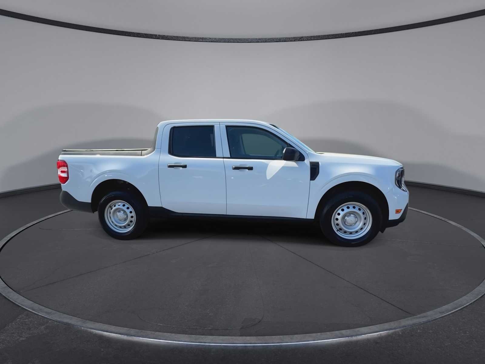 Used 2025 Oxford White Ford XL image 9