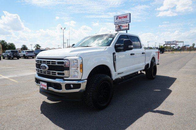 Used 2025 Oxford White Ford XLT image 1