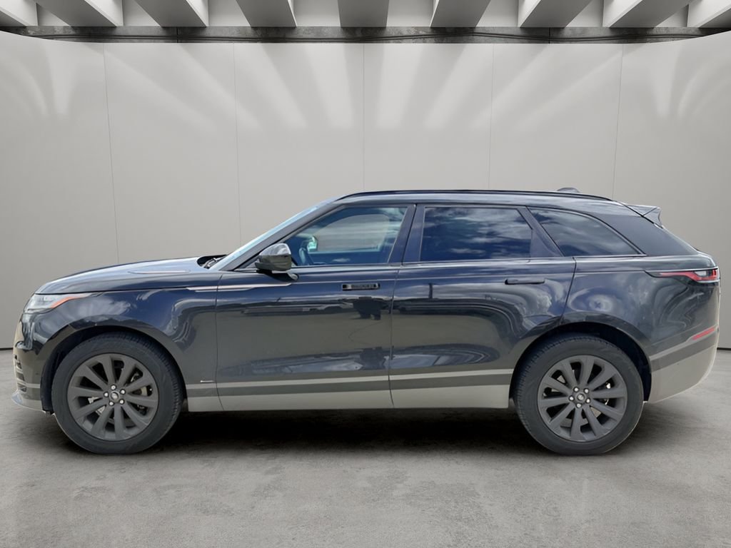 Used 2018 Santorini Black Land Rover R-Dynamic SE image 2