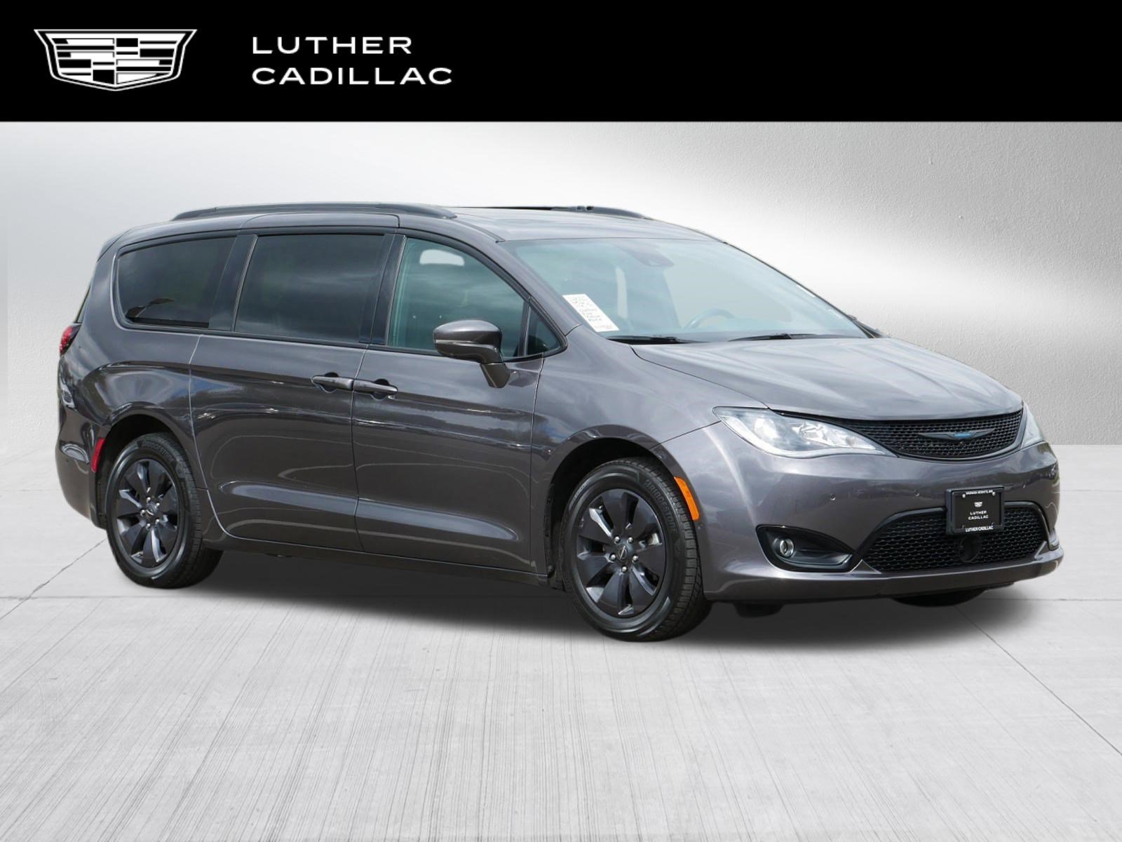 2020 Chrysler Pacifica Hybrid Limited's photo