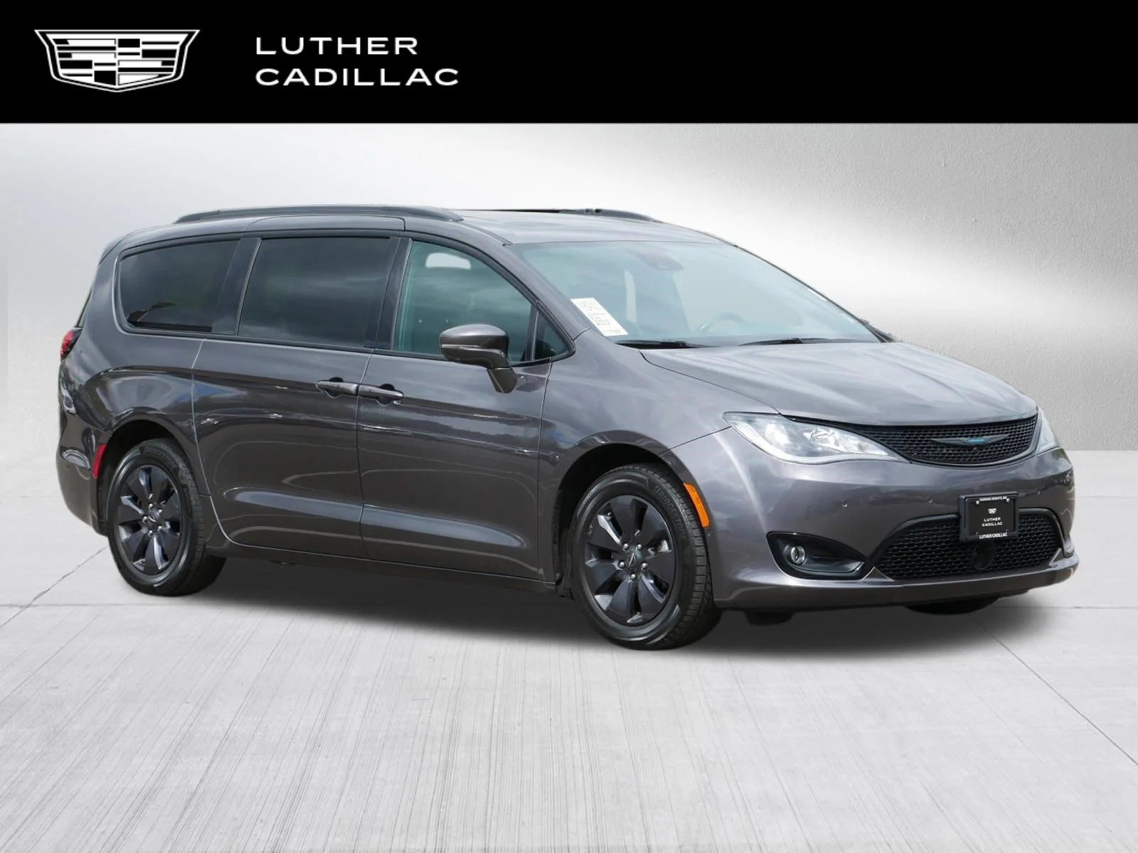 2020 Chrysler Pacifica Hybrid Limited's photo
