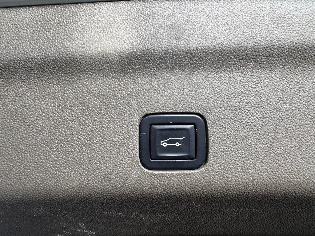 Used 2021 White Frost GMC Denali image 24