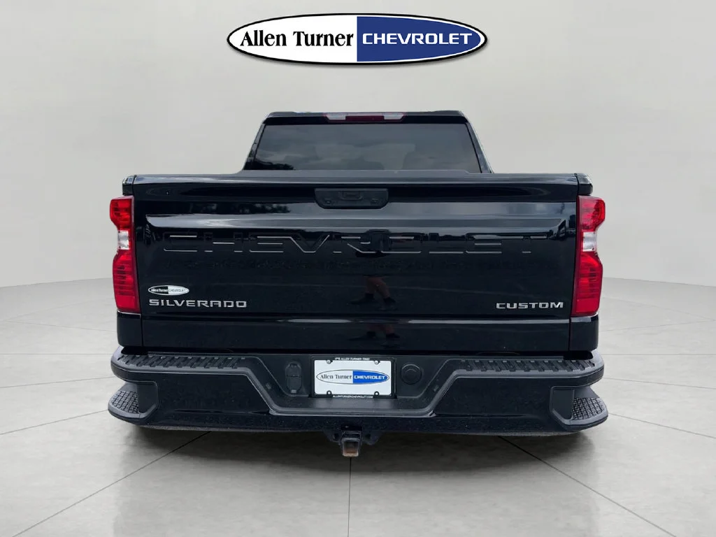 Used 2022 Black Chevrolet Custom image 5