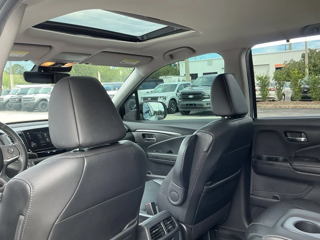 Used 2019  Honda EX-L image 24