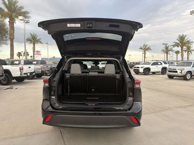 Used 2022 Black Toyota XLE image 31
