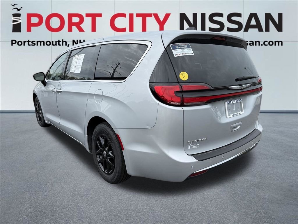 Used 2024 Silver Mist Clearcoat Chrysler Touring L w/heated leather seats image 35