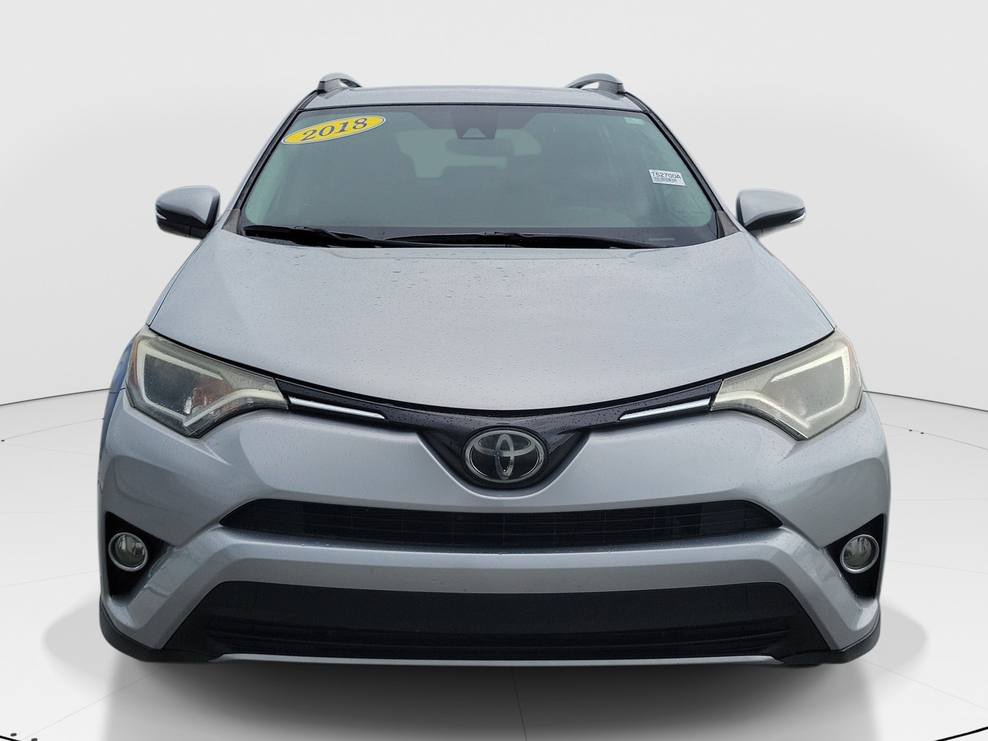 Used 2018 Silver Sky Metallic Toyota XLE image 2