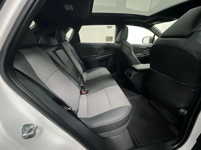 New 2026 Wind Chill Pearl <sup>1</sup> Toyota  XLE image 28