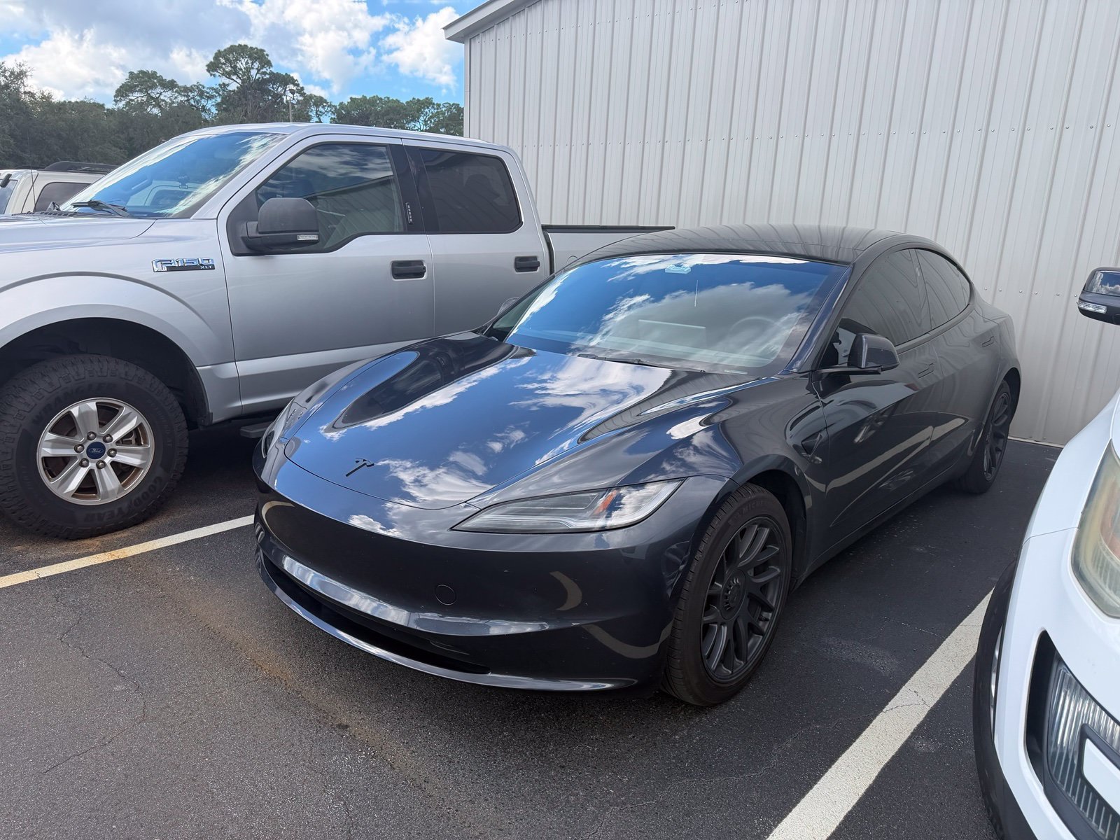 Used 2025  Tesla Long Range image 1