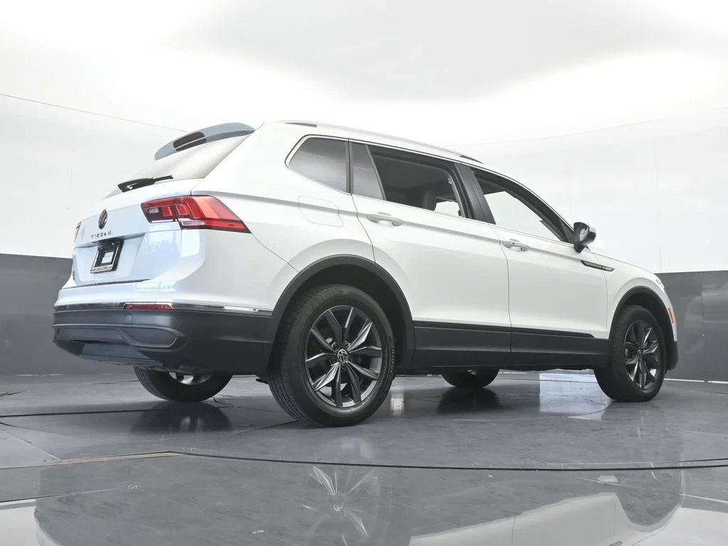 Used 2023 White Volkswagen 2.0T SE image 61