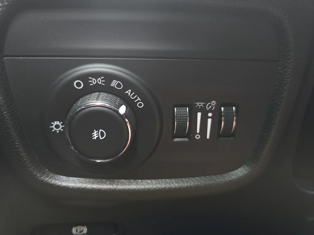 Used 2022 White Jeep Limited image 21