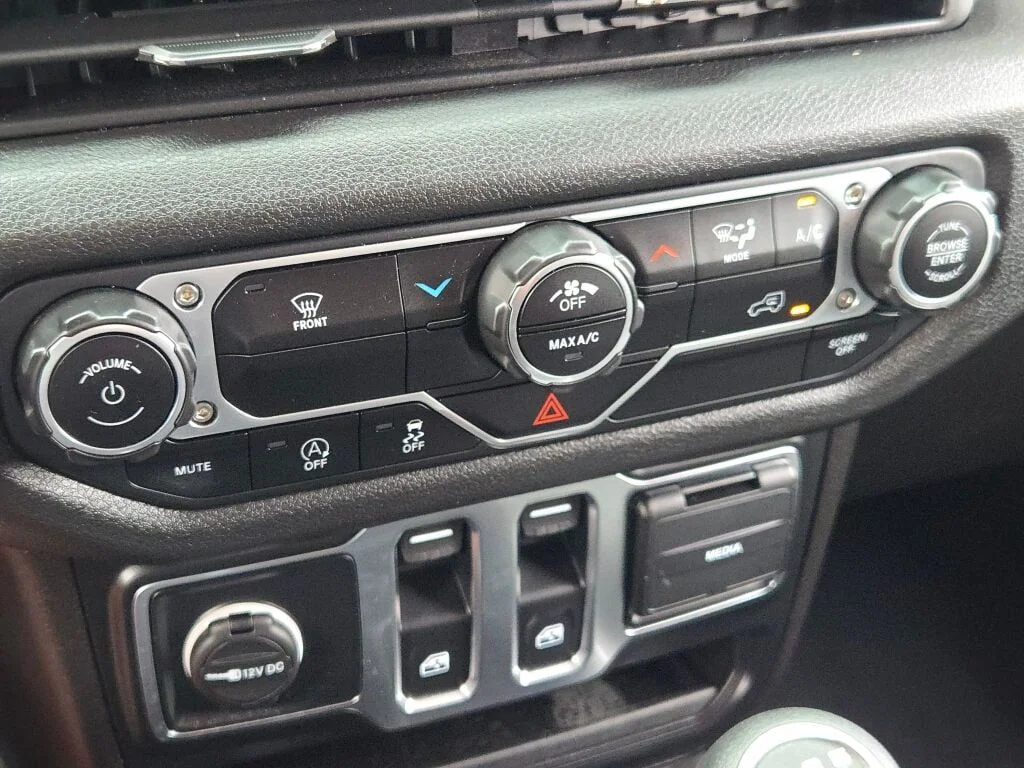 Used 2025 Green Jeep Sport image 19