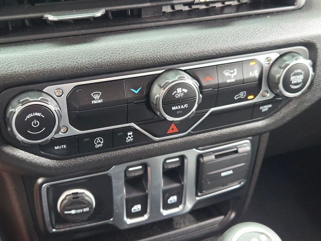 Used 2025 Green Jeep Sport image 19