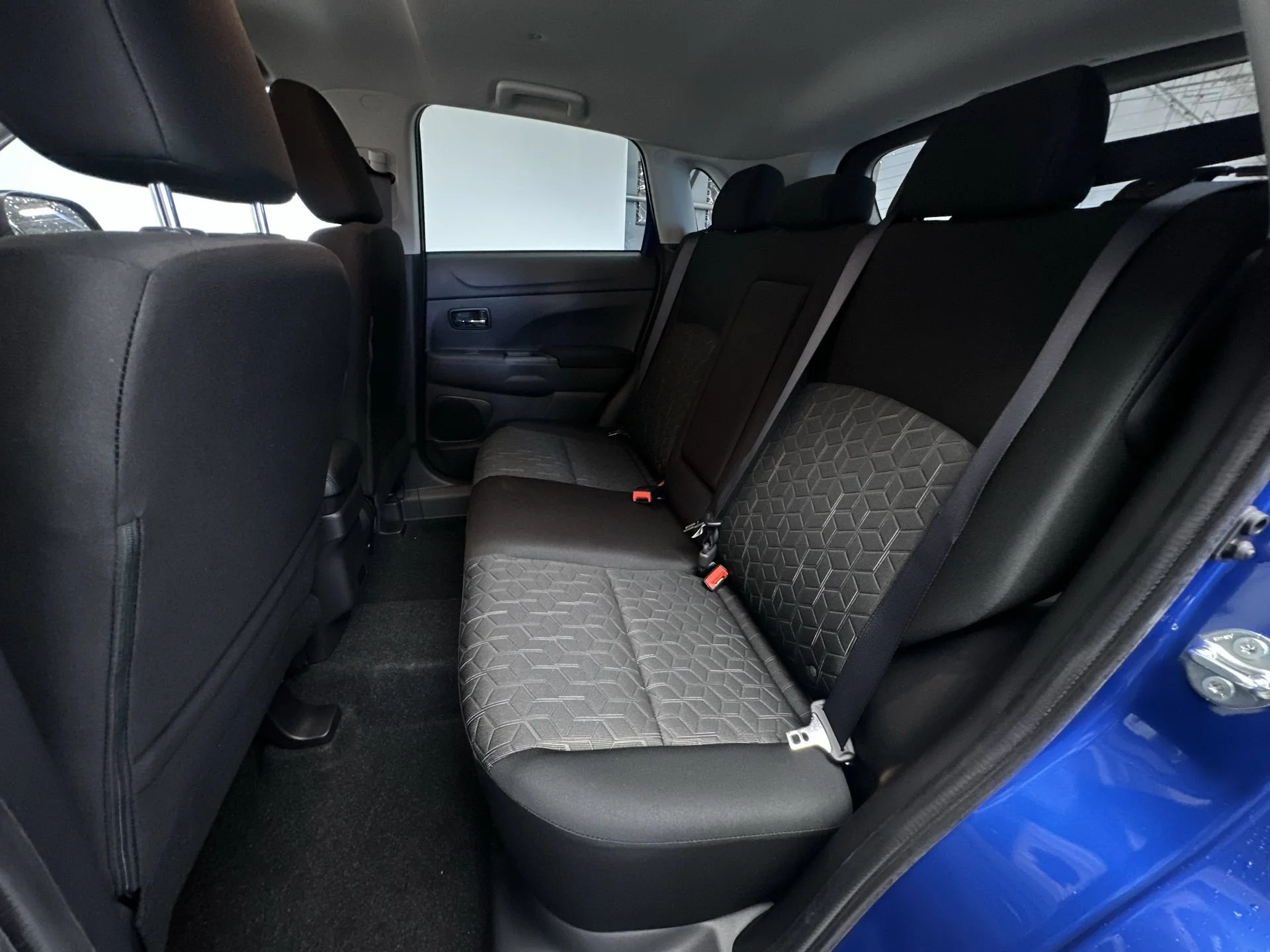 New 2026 Octane Blue Metallic Mitsubishi ES image 21