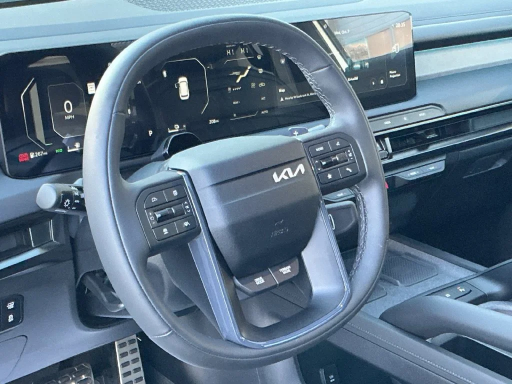 Used 2027 White Kia X-Line SX image 19