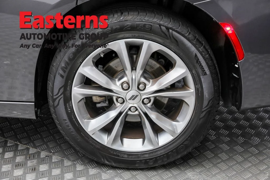 Used 2022 Gray Dodge SXT image 8