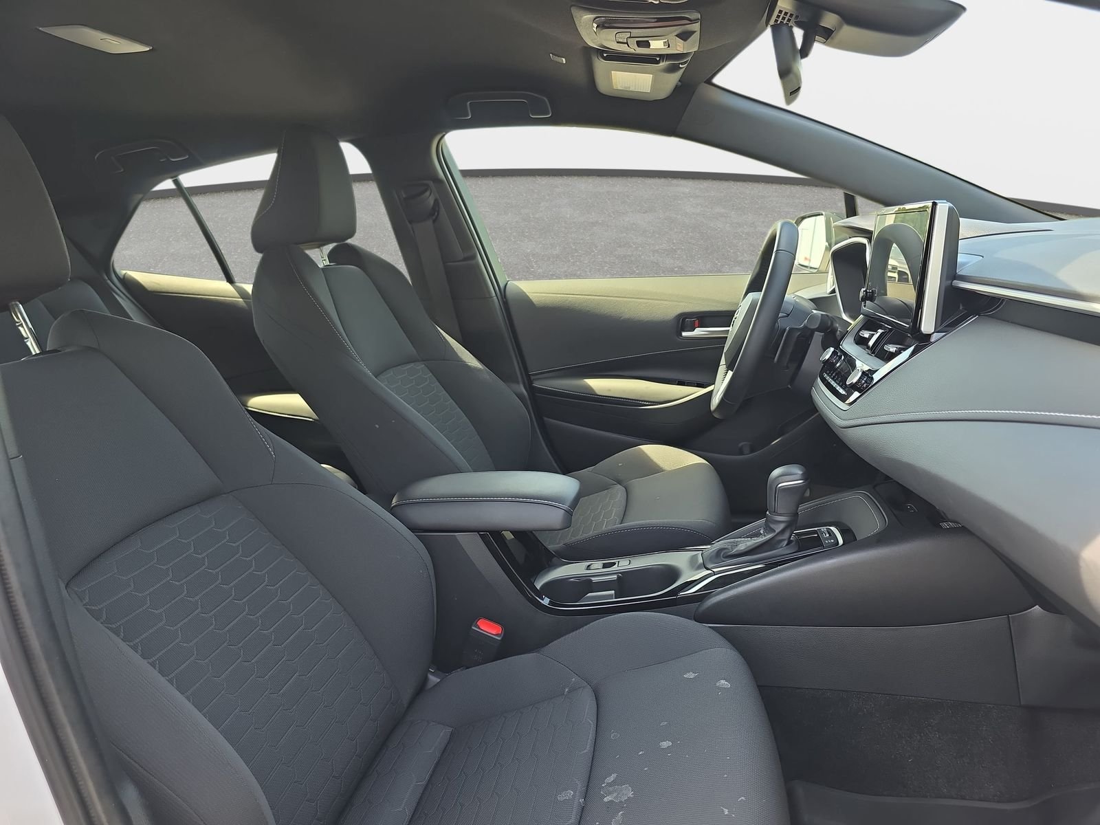 2026 Toyota Corolla Hatchback SE - Photo 10