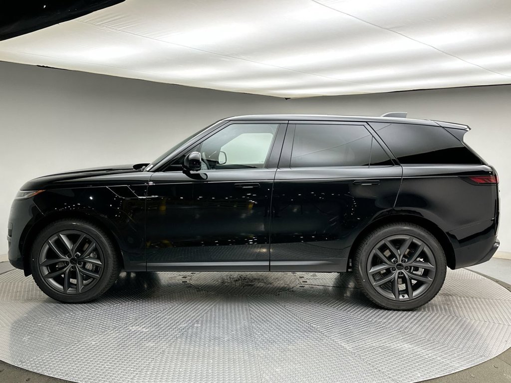New 2027 Santorini Black Metallic Land Rover SE image 2