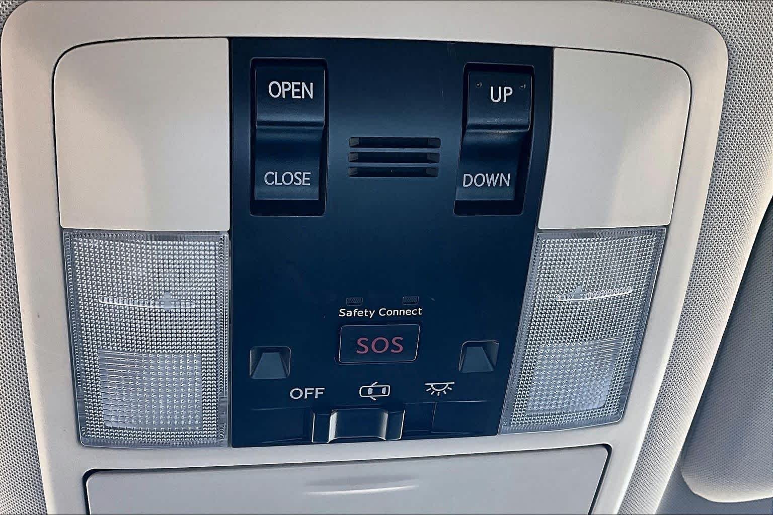 Used 2014 Silver Lining Metallic Lexus Hybrid image 34