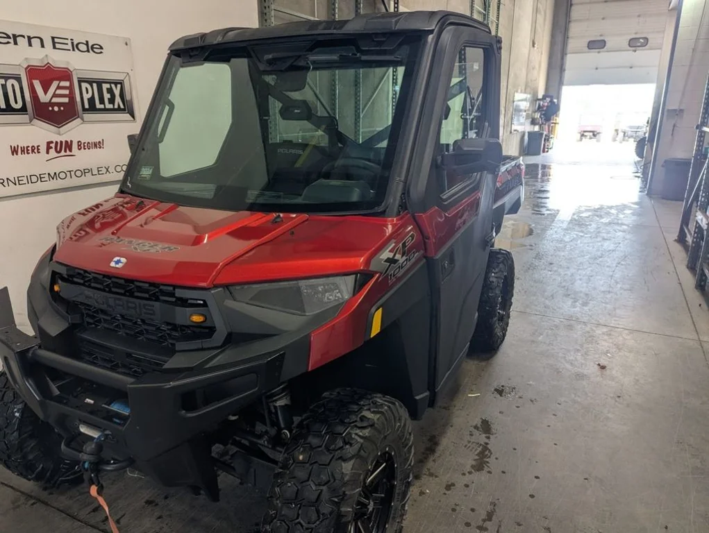 Used 2025 RED Polaris Premium image 2