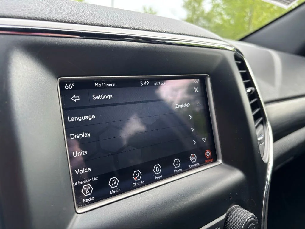 Used 2020 Black Jeep Laredo image 19
