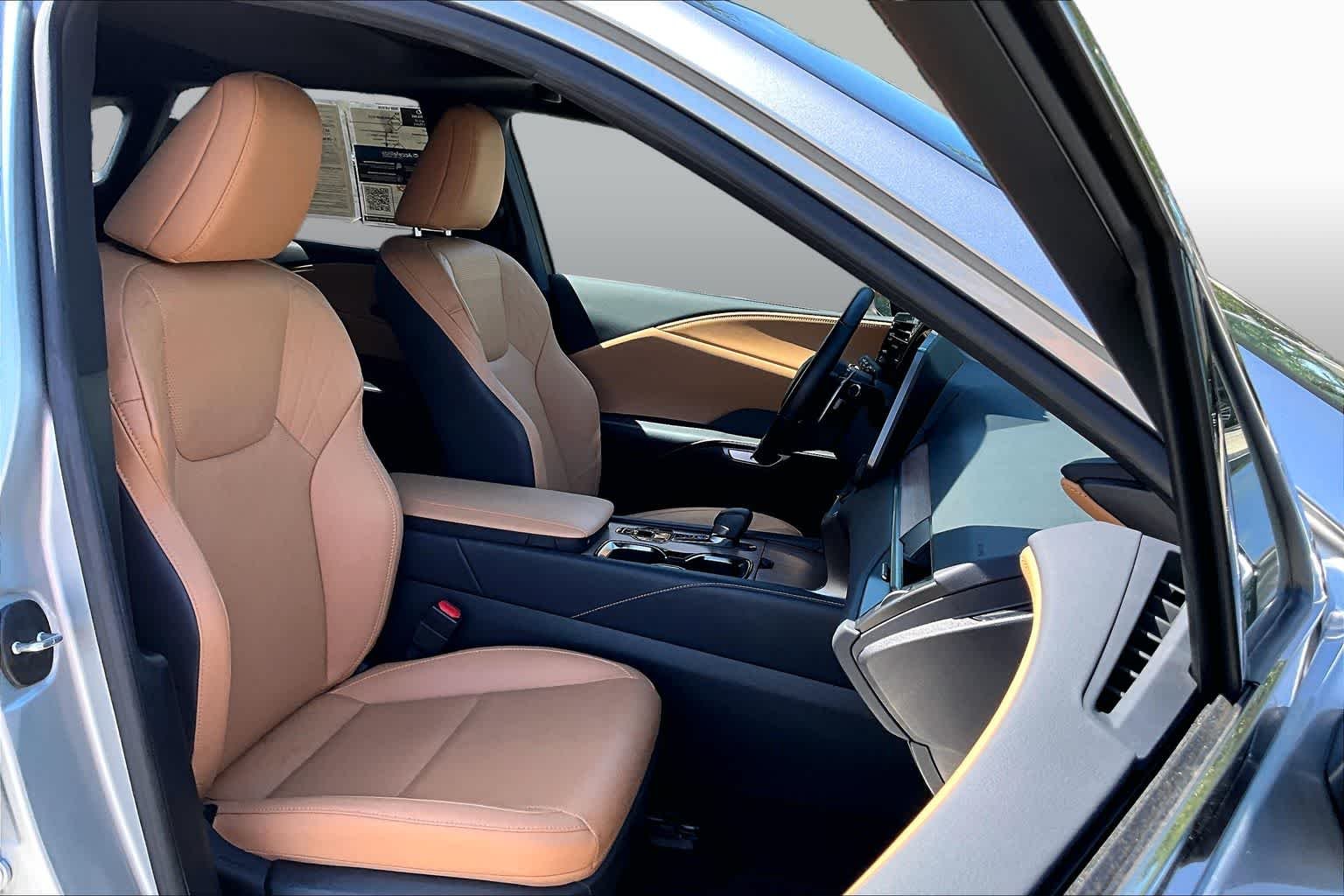 Used 2025 Iridium Lexus  image 9