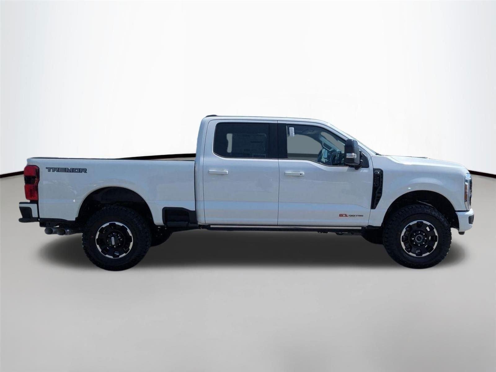 New 2026 Star White Metallic Tri-Coat Ford F-250® Lariat® image 4