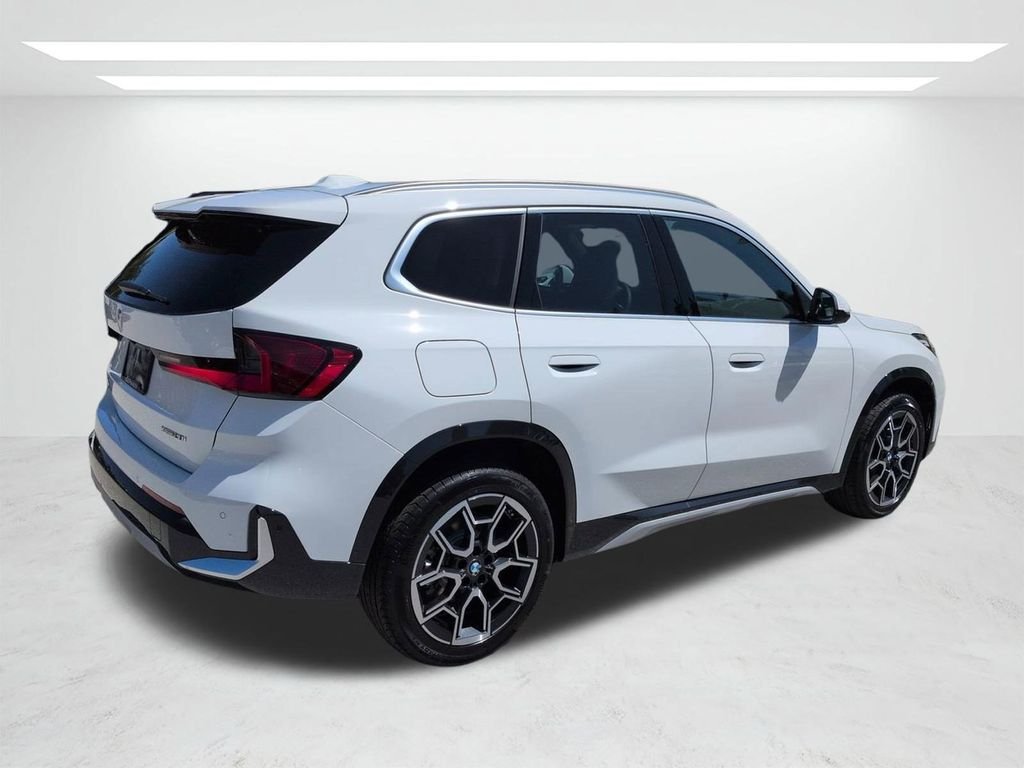 New 2026 Alpine White BMW xDrive28i image 4