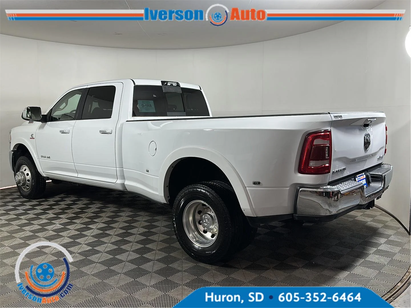 Used 2022 Bright White Clearcoat Ram Laramie image 7