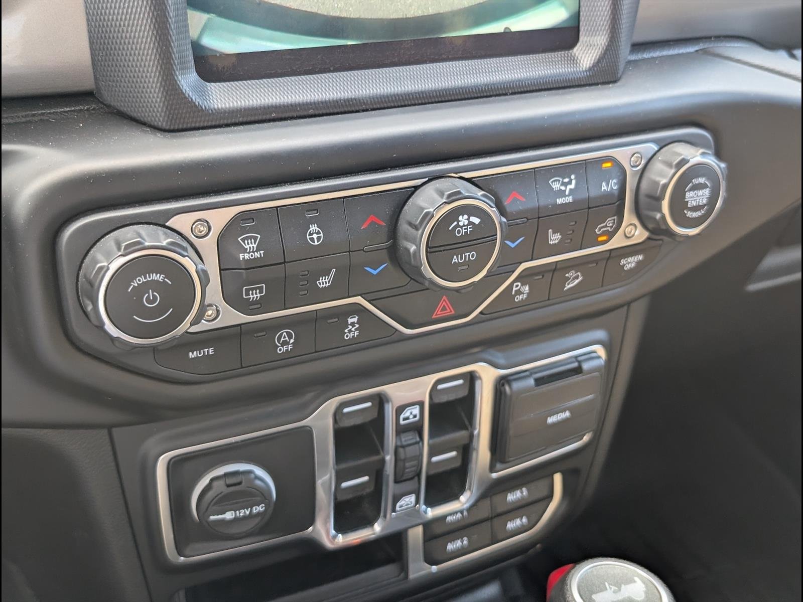 2020 Jeep Wrangler Unlimited Sahara - Photo 17