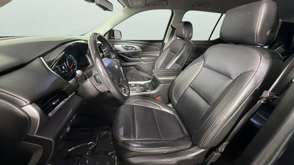 Used 2019 GRAPHITE METALLIC Chevrolet LT Leather image 17
