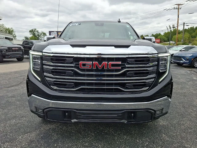 Used 2023 Black GMC SLT image 2