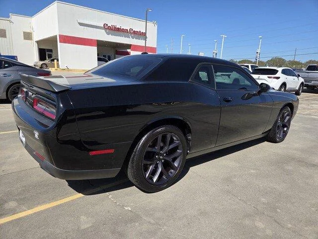 Used 2019 Pitch Black Clearcoat Dodge SXT image 5