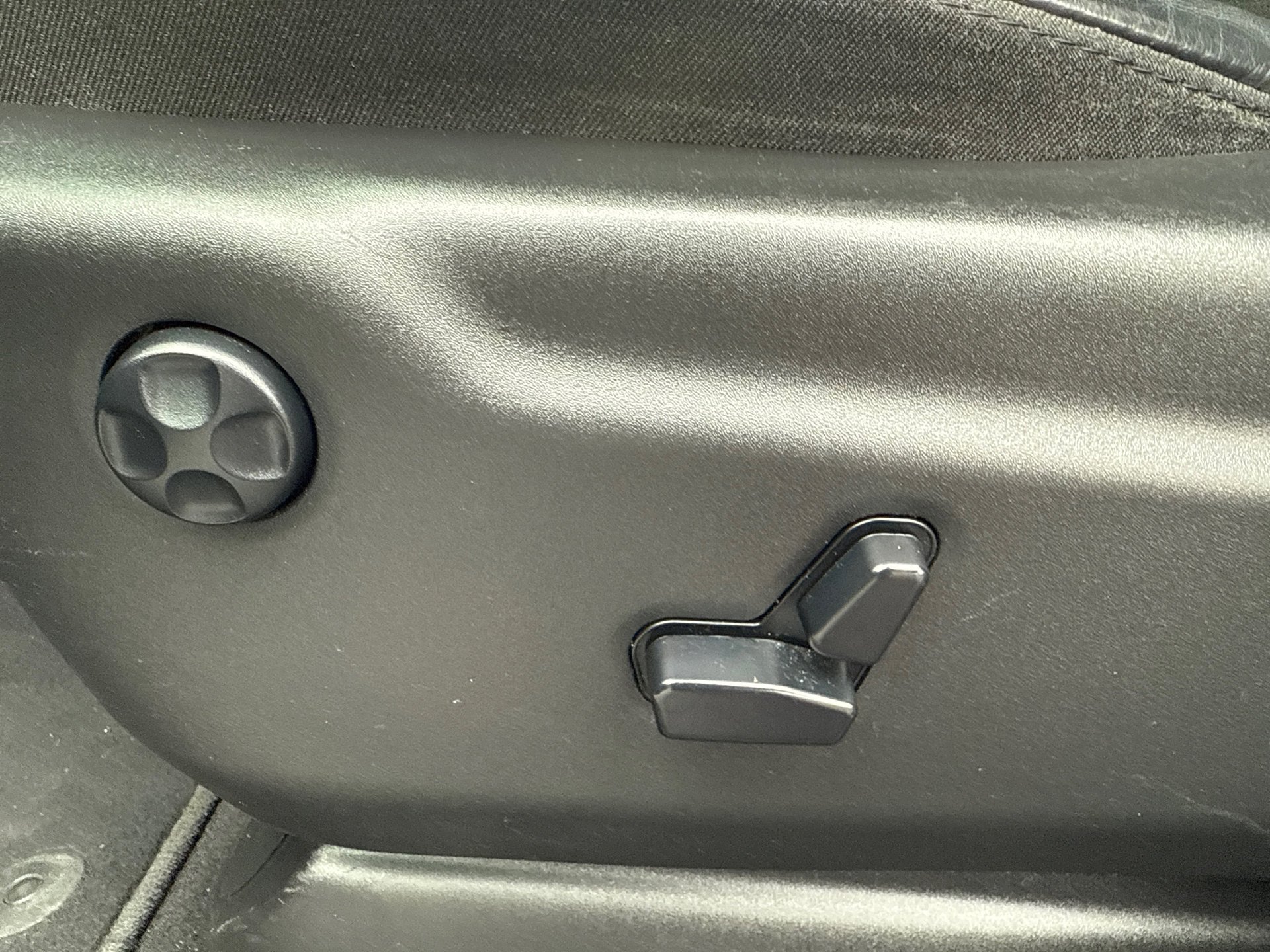 Used 2019 Granite Crystal Metallic Clearcoat Jeep Altitude image 22