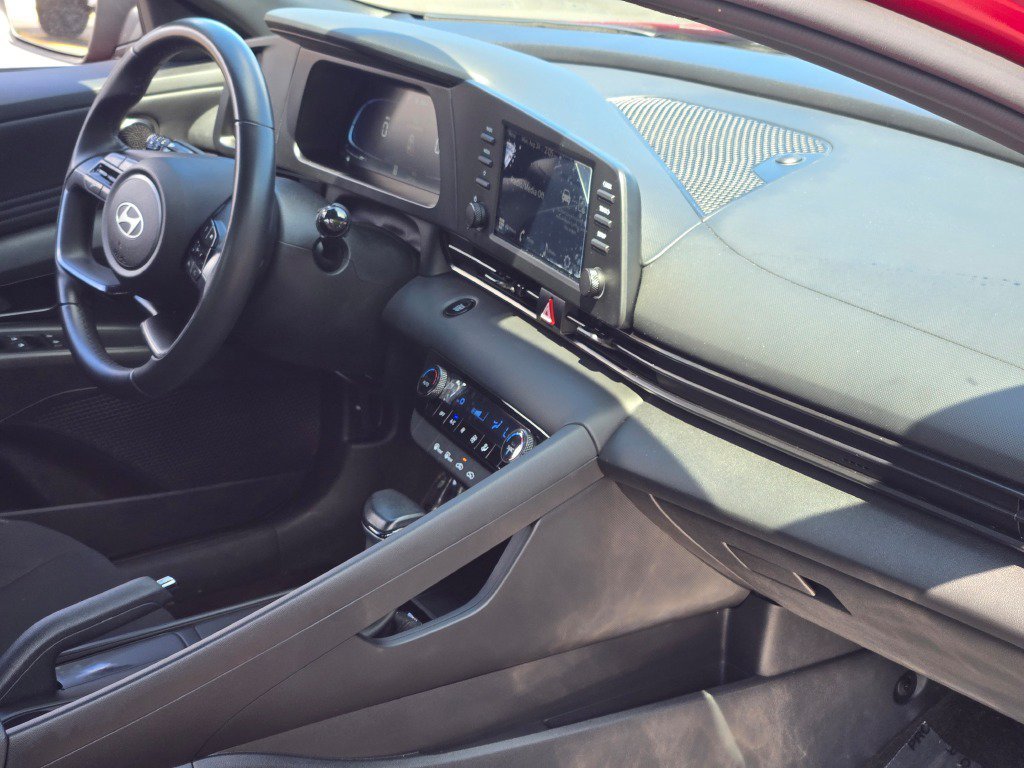 2025 Hyundai Elantra SEL - Photo 8