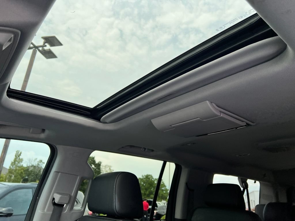 Used 2020 SUMMIT WHITE Chevrolet LT image 3