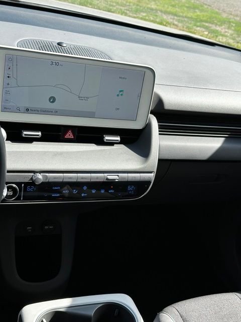 Used 2023 Cyber Gray Hyundai SE image 28