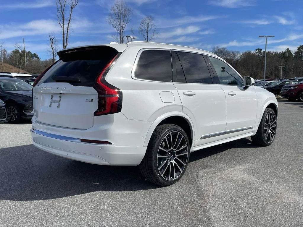 New 2026 Crystal White Volvo Plus image 25