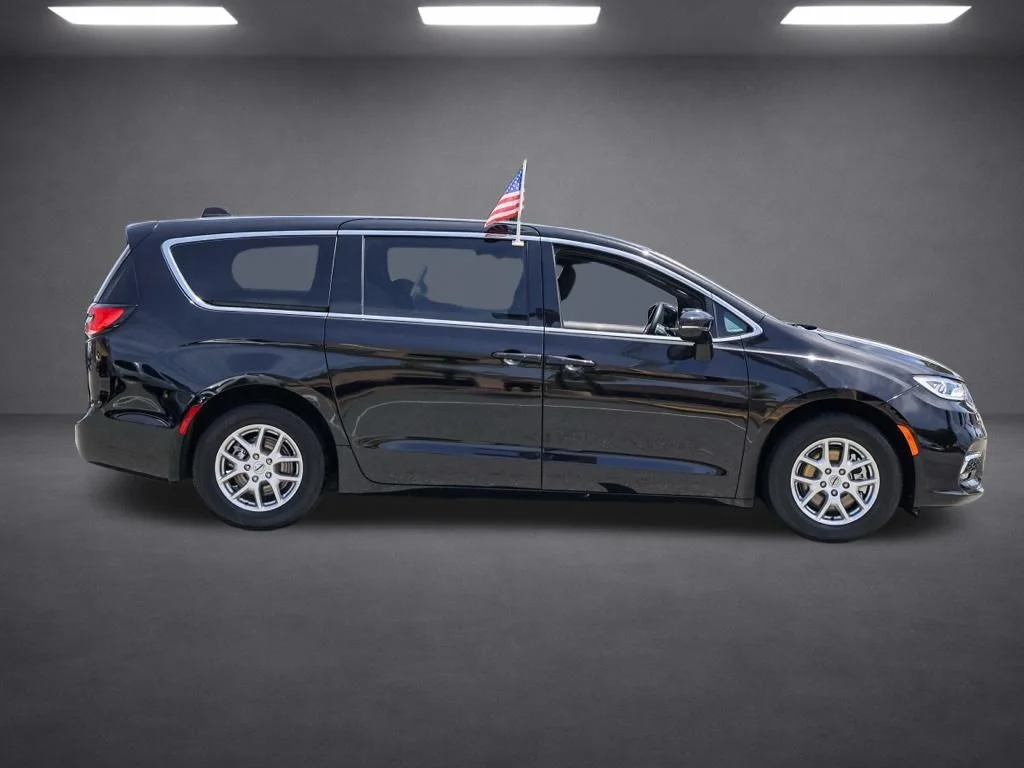 Used 2024 Black Chrysler Touring image 3