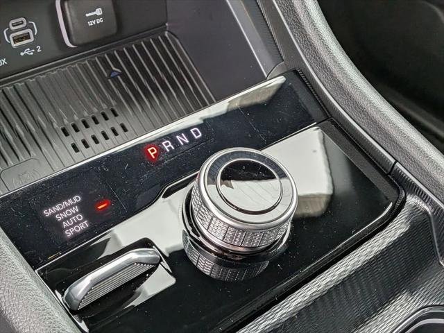 New 2026 Diamond Black Crystal Pearl-Coat Exterior Paint Jeep Altitude image 15