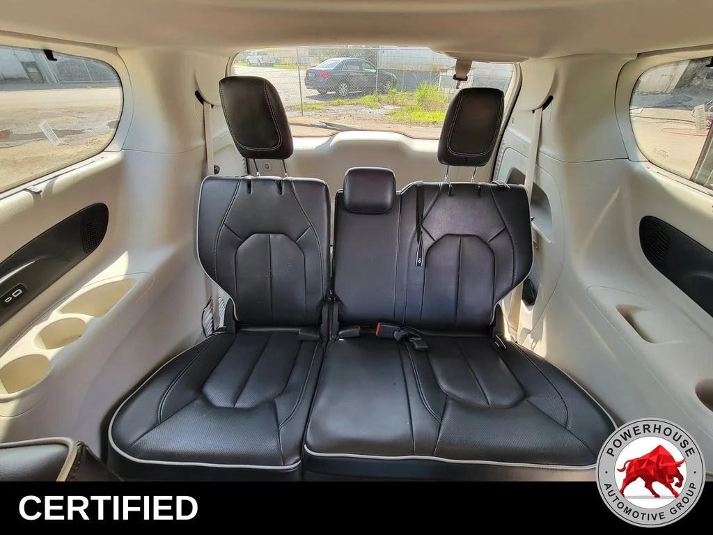 Used 2023 White Chrysler Limited image 17
